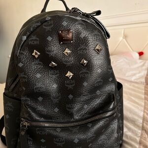 Pre-loved MCM Visetos Medium Stark Backpack BLACK